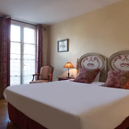 Aux Vieux Remparts 酒店 4*