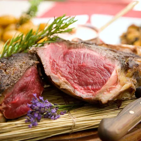 Aux Vieux Remparts 酒店 4*