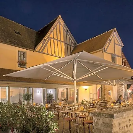 Hotel Aux Vieux Remparts 4*